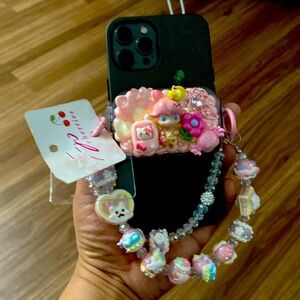 BNWT Bangkok Premium Bead Bag Charm/Cellphone Charm/Holder